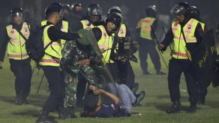 Nguyên nhân dẫn đến bạo loạn bóng đá tại sân vận động Kanjuruhan (Đông Java, Indonesia)